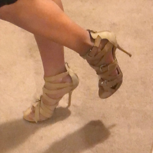 Sexy chic neutral high heels - Picture 5 of 6